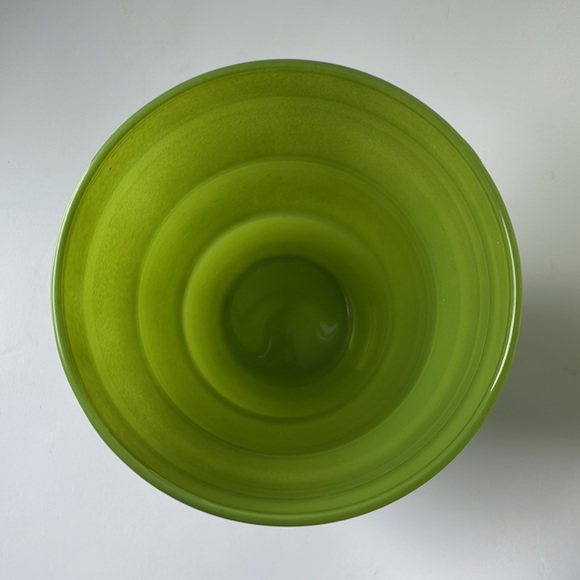 Two green glass vases - Picture 7 of 12